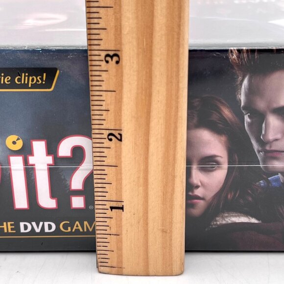 Twilight Scene It? Deluxe DVD Board Game Vampire Trivia Cullens Collectible New - Picture 13 of 15